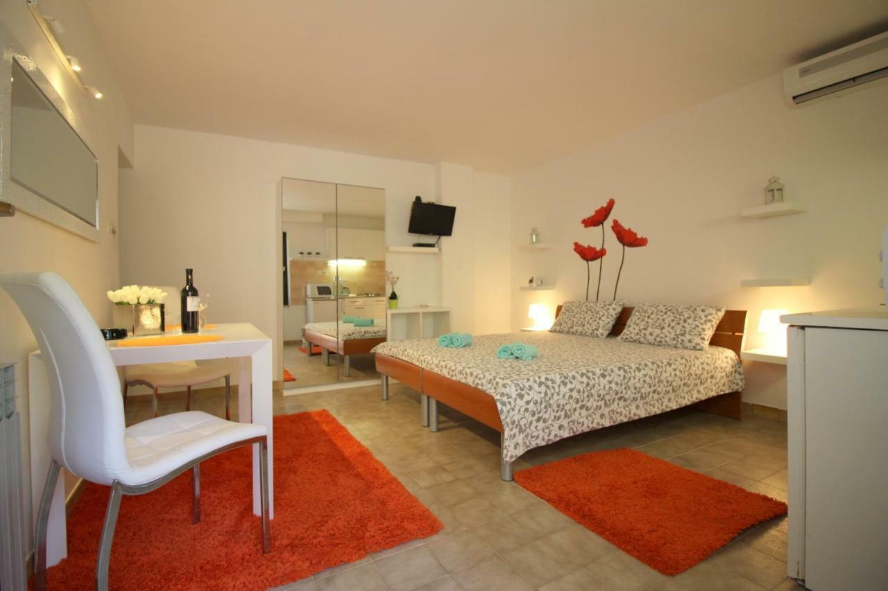 Apartments Sabina โปเรช ภายนอก รูปภาพ