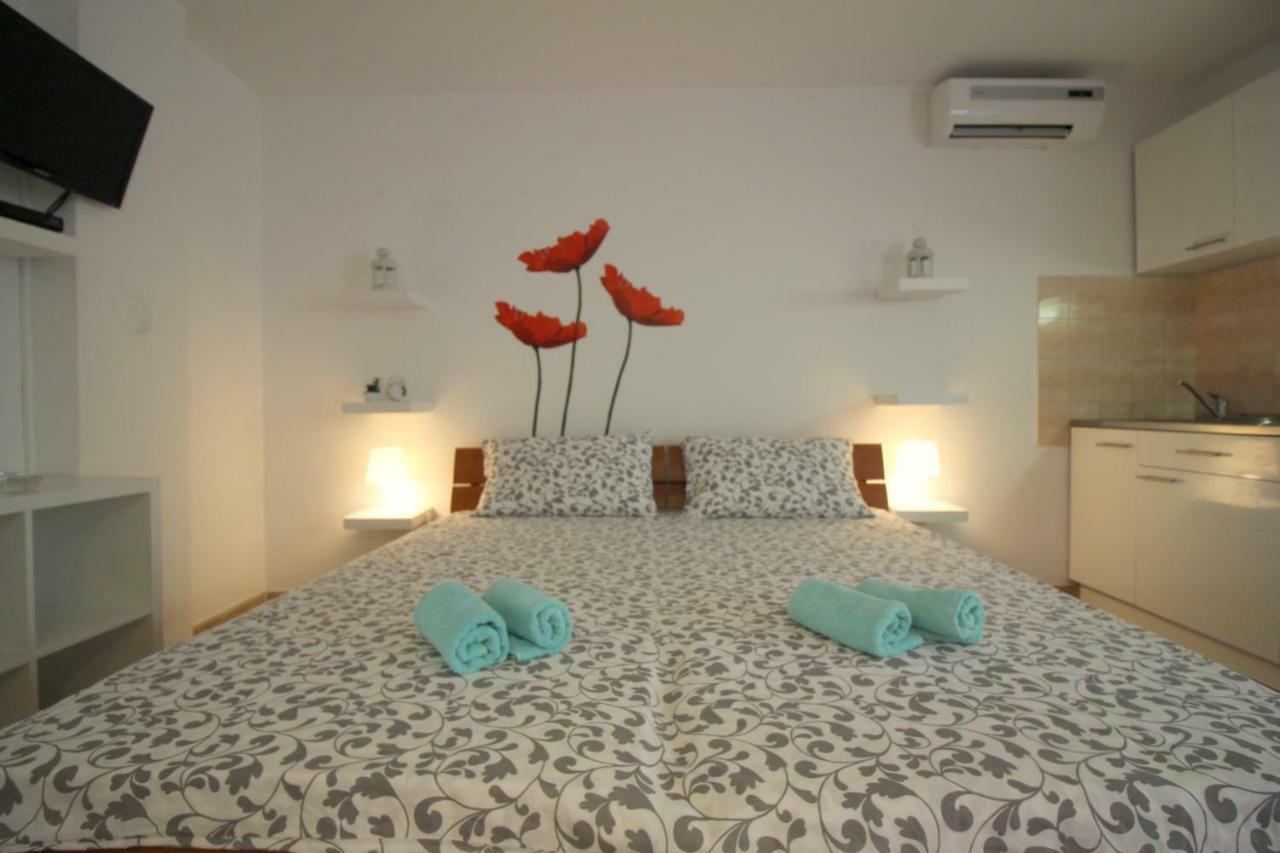 Apartments Sabina โปเรช ภายนอก รูปภาพ