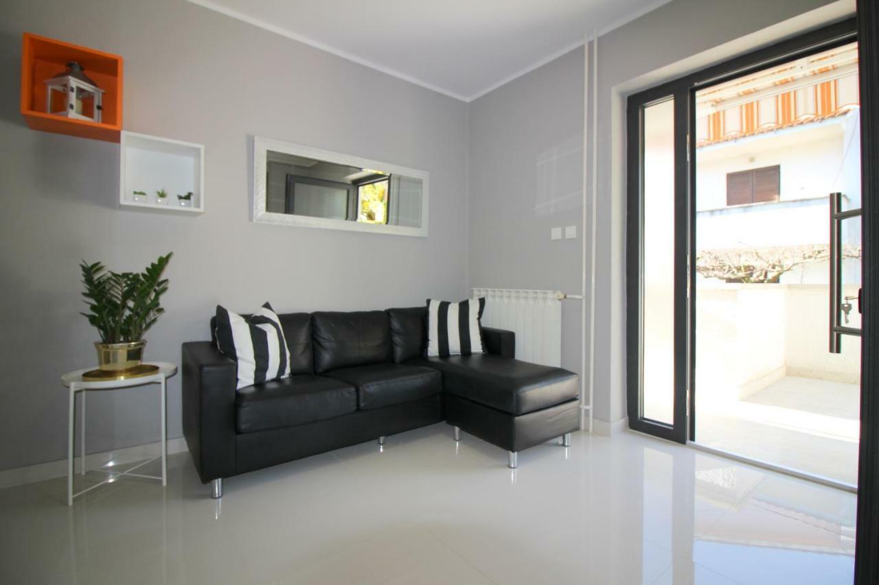 Apartments Sabina โปเรช ภายนอก รูปภาพ